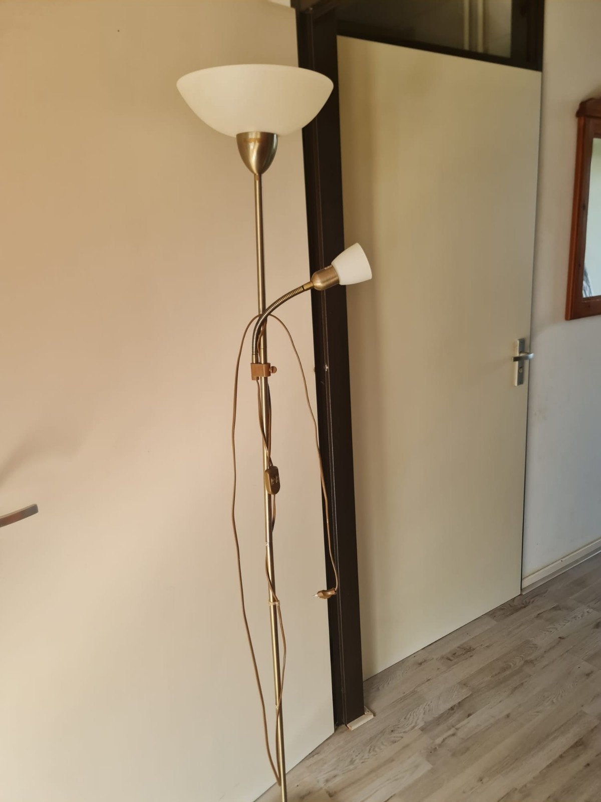 Gouden vloerlamp met leeslamp - Zo goed als nieuw, Huis en Inrichting, Ophalen, Klassiek, E27 (groot), Zo goed als nieuw