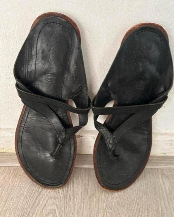 Zwarte leren slippers - Maat 38 - Vera Pelle, Ophalen of Verzenden, Gedragen, Zwart, Slippers