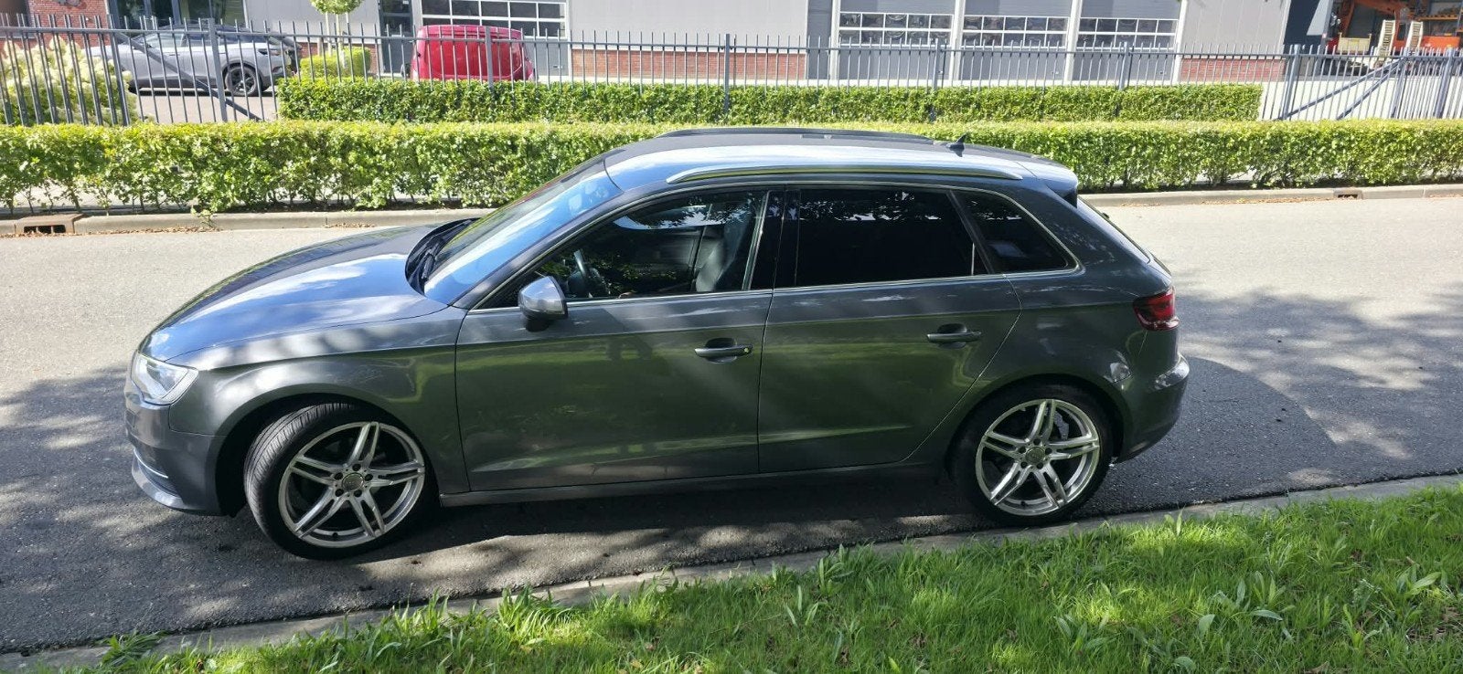 Audi A3 1.6 TDI 77KW Sportback S-tronic 2013 Grijs, Auto's, Audi, Stof, Zwart, 4 cilinders, Origineel Nederlands