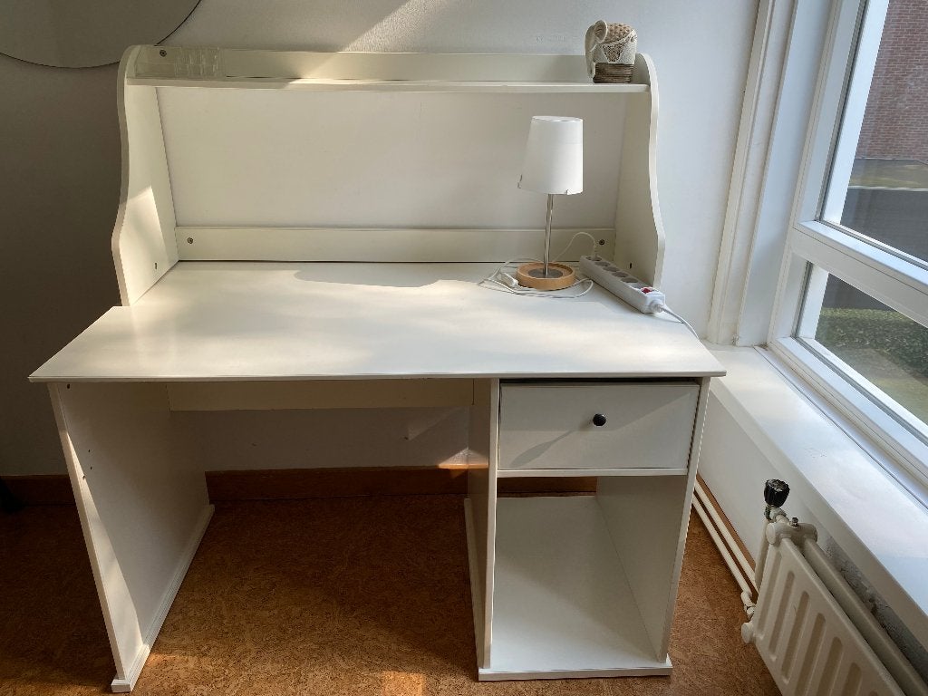 Convenient white desk, Huis en Inrichting, Bureaus, Zo goed als nieuw, Bureau-kast combinatie, Klassiek, Hout, Wit, Demontabel