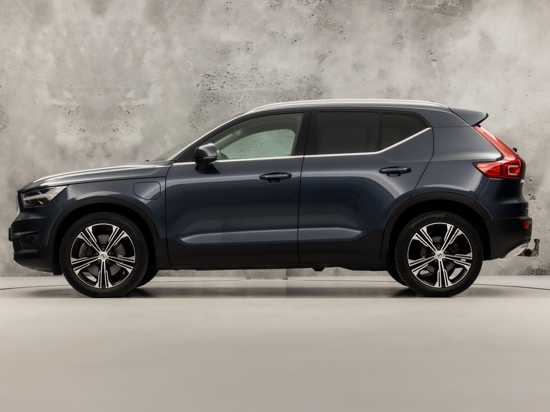 Volvo XC40 1.5 T5 Recharge Inscription Sport 262PK Automaat, 12 maanden, Blauw, Bedrijf, Hybride Elektrisch/Benzine