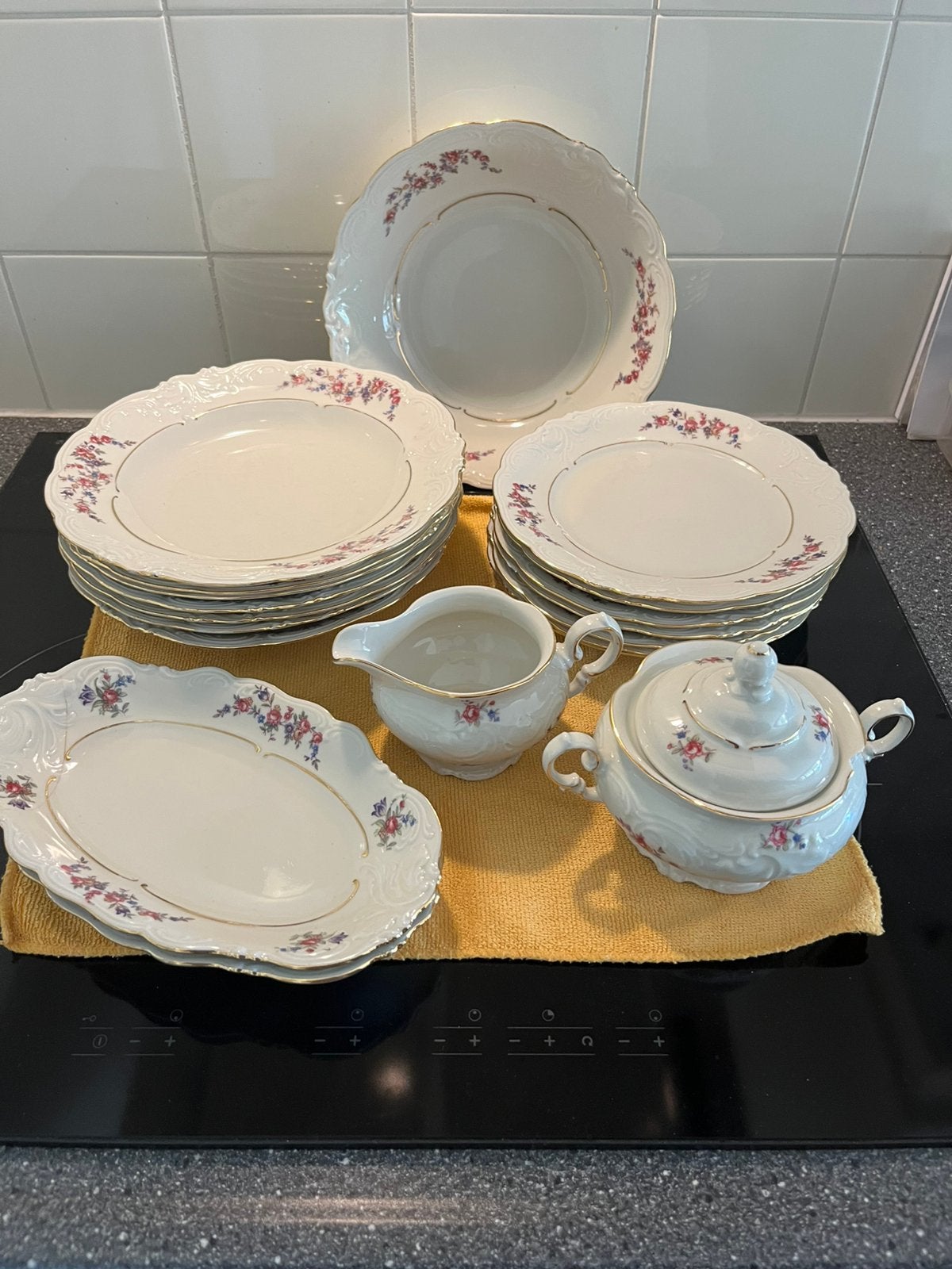 Servies vinted, Antiek en Kunst, Antiek | Servies compleet, Ophalen