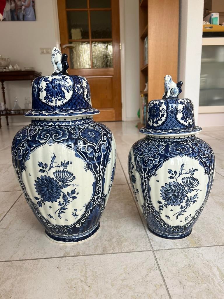 Delfts blauwe dekselvazen, Royal Sphinx/Boch – 46 cm & 40 cm, Antiek en Kunst, Antiek | Keramiek en Aardewerk, Ophalen