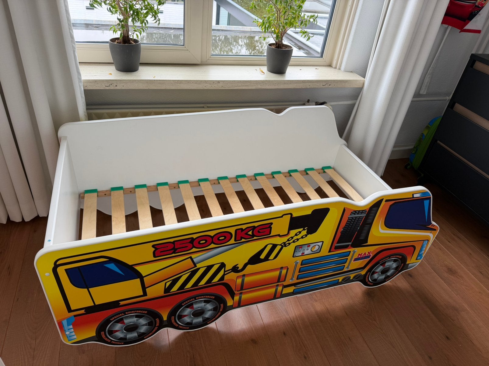 Peuterbed auto / vrachtwagen incl matras, Ophalen, 70 tot 85 cm, 140 tot 160 cm, Zo goed als nieuw