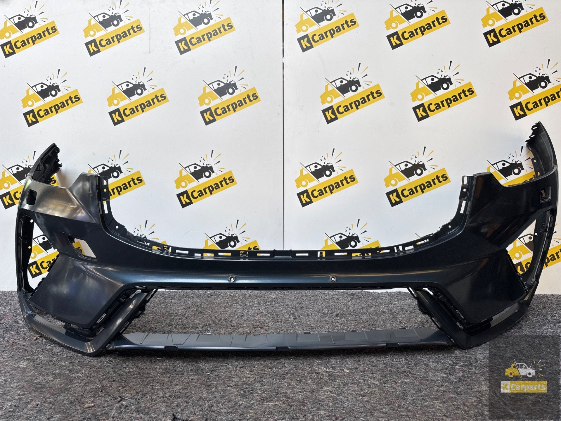 Volvo XC60 2 II R-Design Voorbumper Facelift 21- 32296893 PD, Gebruikt, Gunnar Engellaus vag 8
405 31  Gothenburg, SE, Voor, Info@volvocars.com