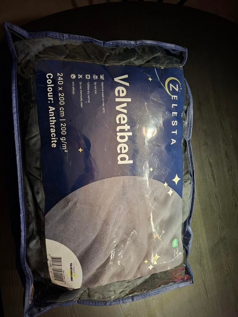 Zelesta Velvetbed Antraciet 240x200 cm met kussenslopen, Overige kleuren, Ophalen of Verzenden, Deken of Dekbed, Nieuw