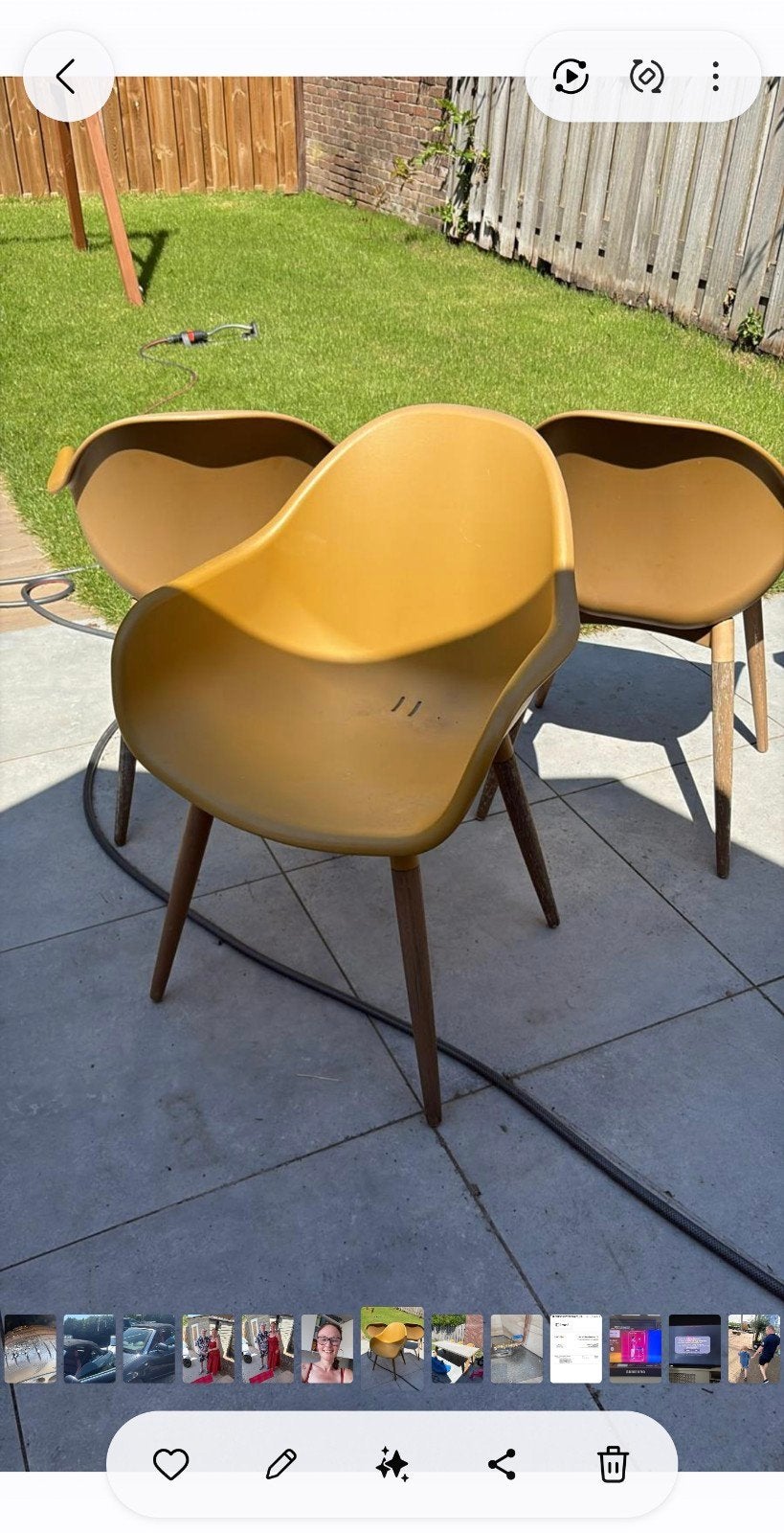 6 gele kuipstoelen met houten poten., Ophalen, Gebruikt, Kunststof