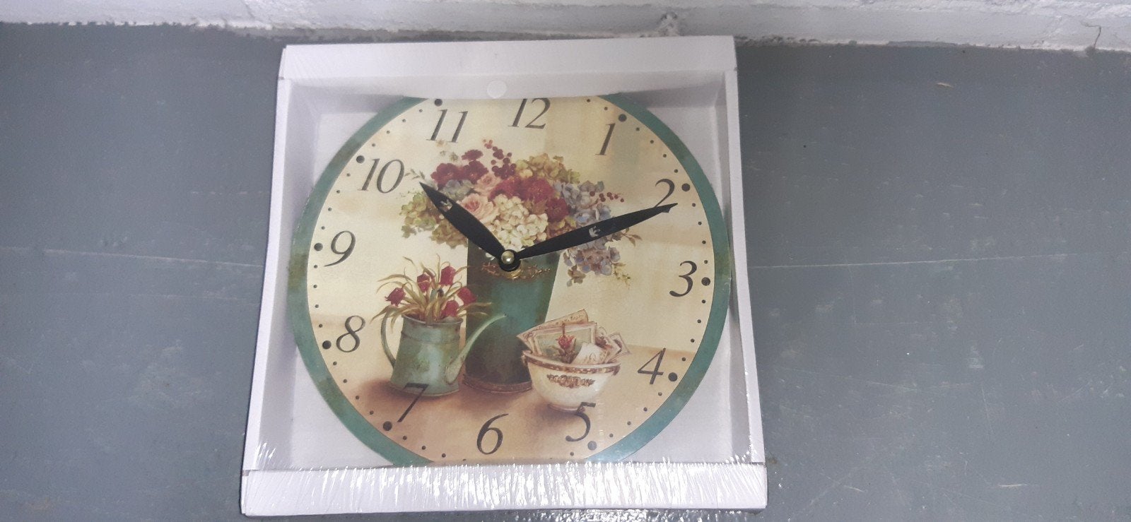 Klok nieuw in doos met bloemen tafereel romantisch brocante, Wandklok, Landelijk, Analoog, Werkt op batterijen