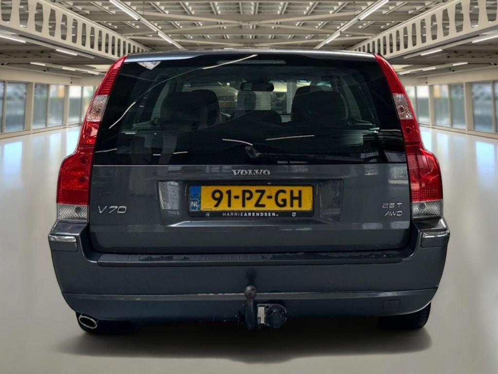 Volvo V70 2.5T AWD Summum Dealer auto, trekhaak, leder, cark, Automaat, Zwart, 1598 kg, 2521 cc