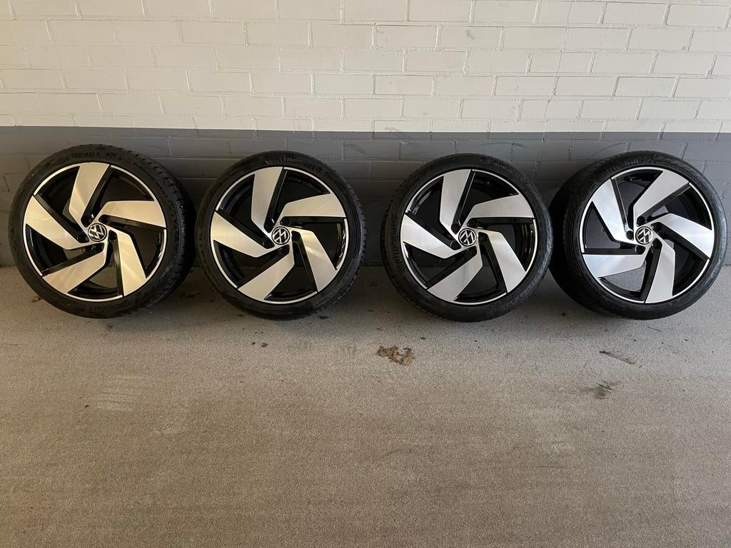 VW Golf GTI Velgen met Zomerbanden, 18 inch, Gebruikt, Overige, Banden en Velgen