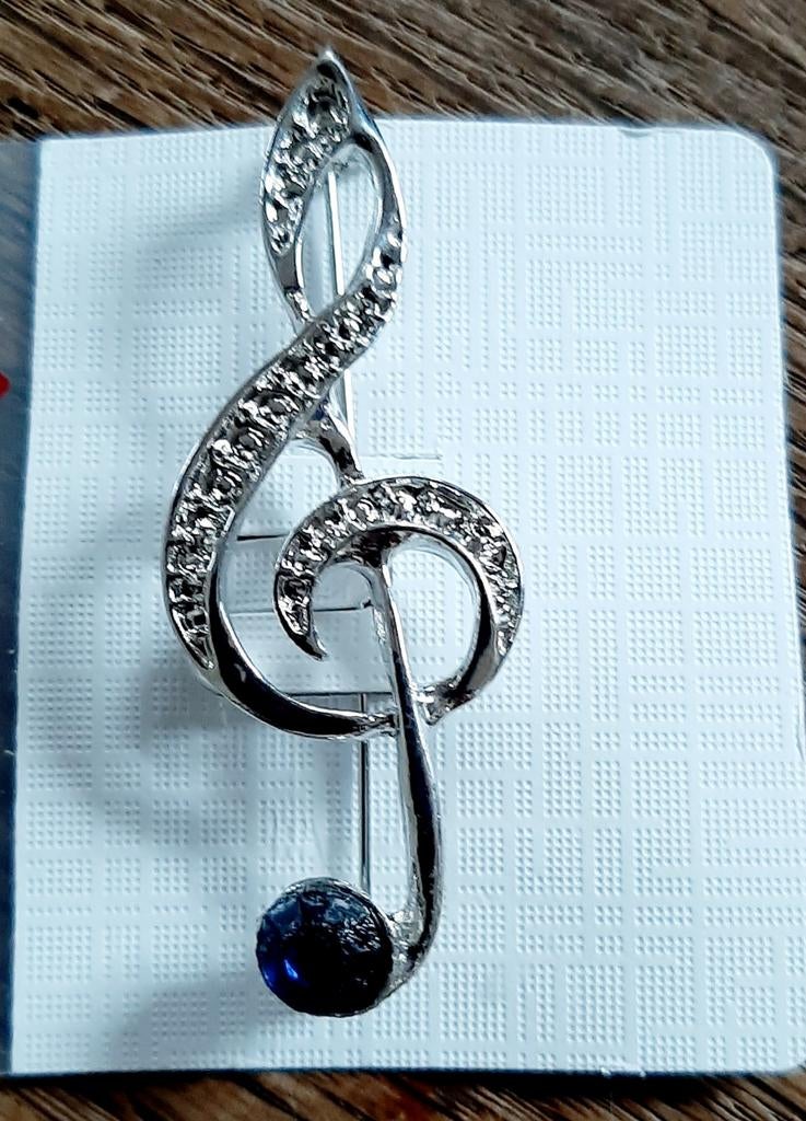 Nieuwe muzieksleutel broche zilverkleurig, Sieraden, Tassen en Uiterlijk, Broches, Overige materialen, 4 tot 7 cm, Nieuw, Ophalen of Verzenden