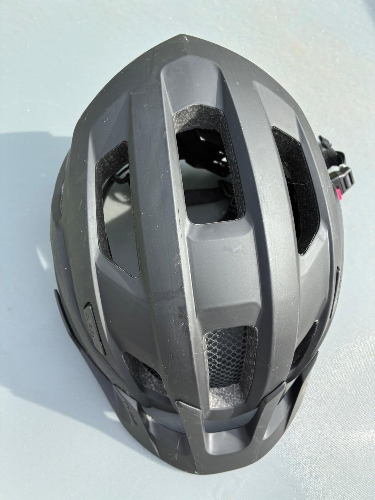 Zwarte fietshelm - amper gebruikt, Ophalen of Verzenden, Zo goed als nieuw, Overige maten, Heer of Dame