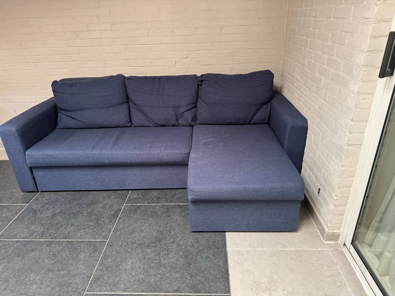 Comfortabele slaapbank met chaise longue - Donkerblauw, Ophalen, 125 tot 150 cm, Driepersoons, Zo goed als nieuw