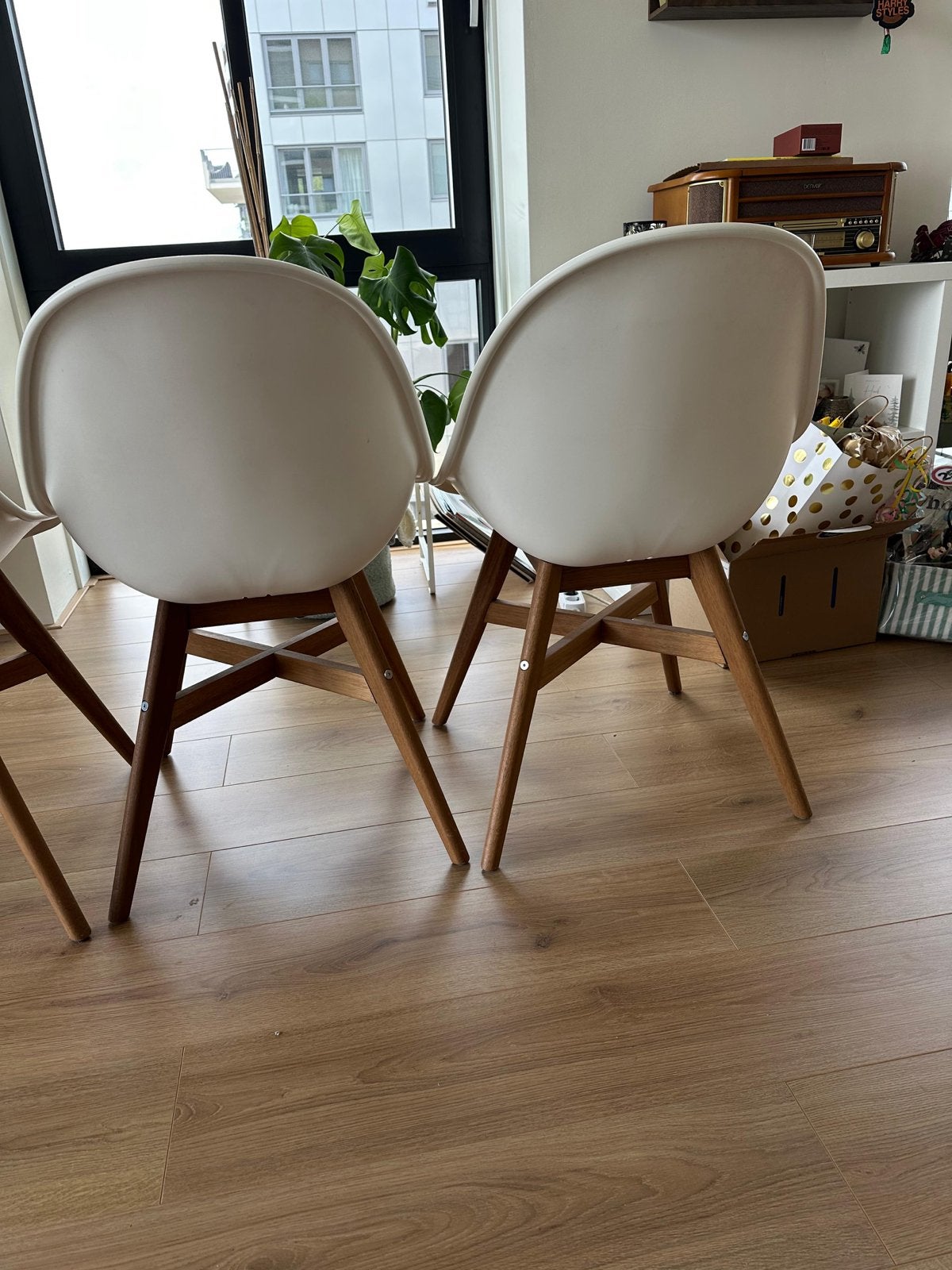 Set van 4 IKEA ADDE stoelen - Wit met houten poten, Huis en Inrichting, Stoelen, Gebruikt, Vier, Hout, Wit, Ophalen