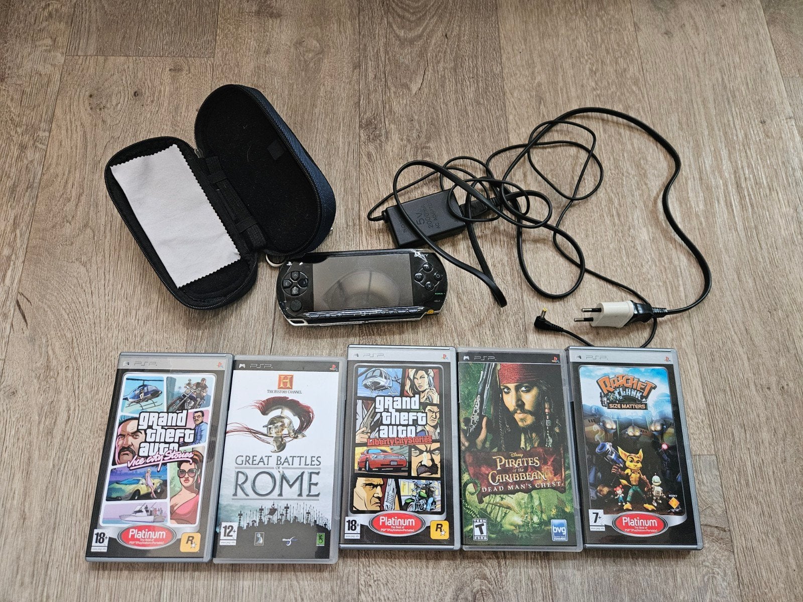PSP met 5 games en accessoires - accu defect, Ophalen, Met games, Niet werkend, PSP 3000