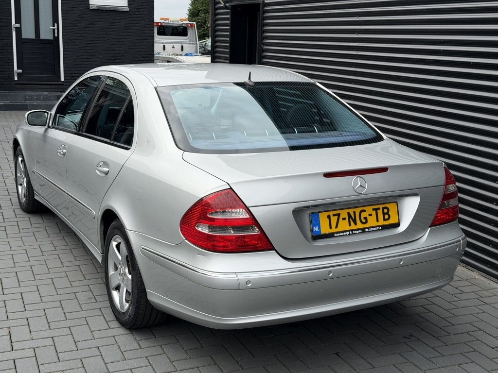 Mercedes-Benz E-Klasse 240 Avantgarde| AUTOMAAT| LEER| CLIMA, Auto's, Automaat, Achterwielaandrijving, Gebruikt, Zwart