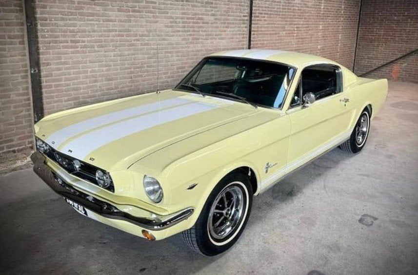 1965 Ford Mustang Fastback V8 GT-A code- Concours restored, Auto's, Oldtimers, Bedrijf, Lichtmetalen velgen, Radio, Sportpakket