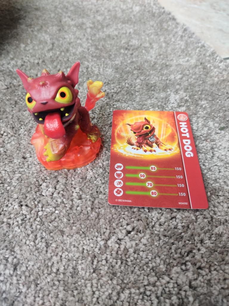 Skylanders Hot Dog figuur met kaart, Ophalen of Verzenden, Zo goed als nieuw, Jongen of Meisje