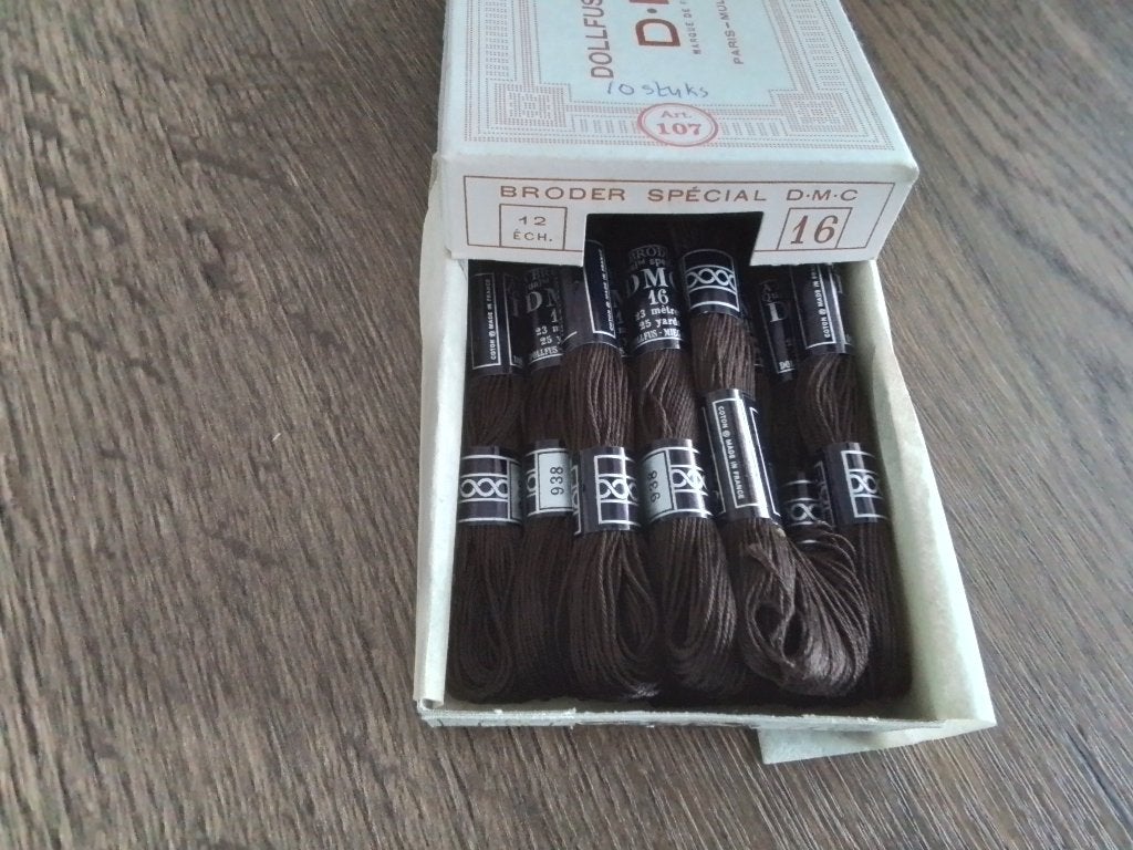 10 stuks broder nr 16, kleurnummer 938, Ophalen of Verzenden, Zo goed als nieuw, Handborduren, Borduurgaren of Zijde