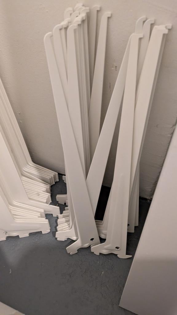 36 stuks F-Systeem drager enkel 40 cm wit
wandsysteem, Ophalen, Gebruikt