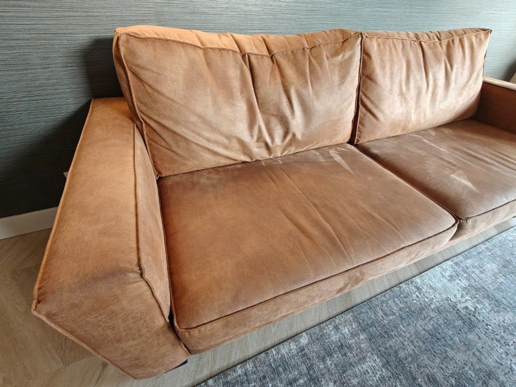 Cognac kleur 4 zits bank eco leer industrieel in nette staat, Huis en Inrichting, Ophalen, Gebruikt, 75 tot 100 cm, Rechte bank