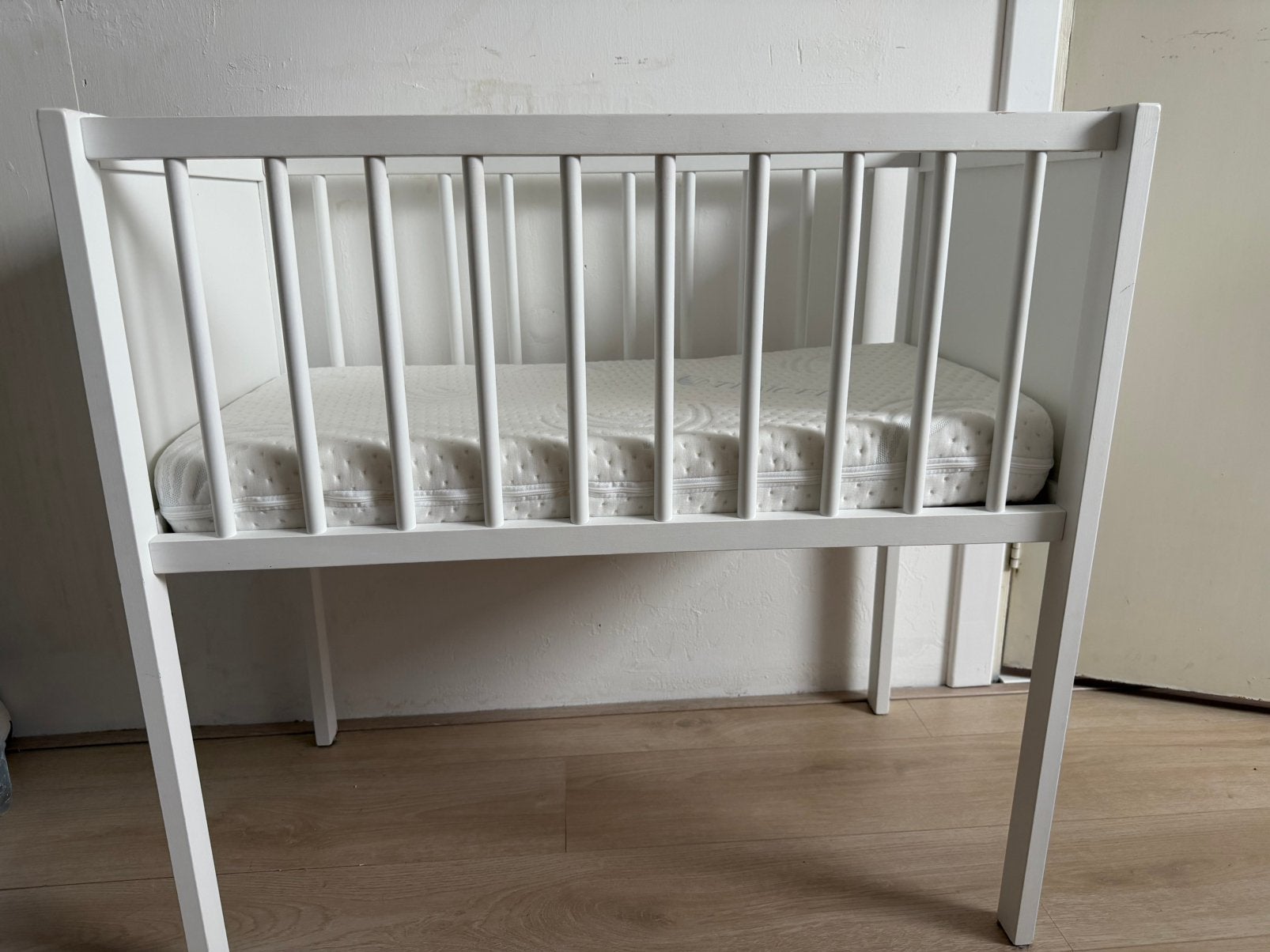 Wiegje Europe Baby inclusief Tencel matrasje, Kinderen en Baby's, Babywiegjes en Ledikanten, Ophalen, Zo goed als nieuw, Wieg
