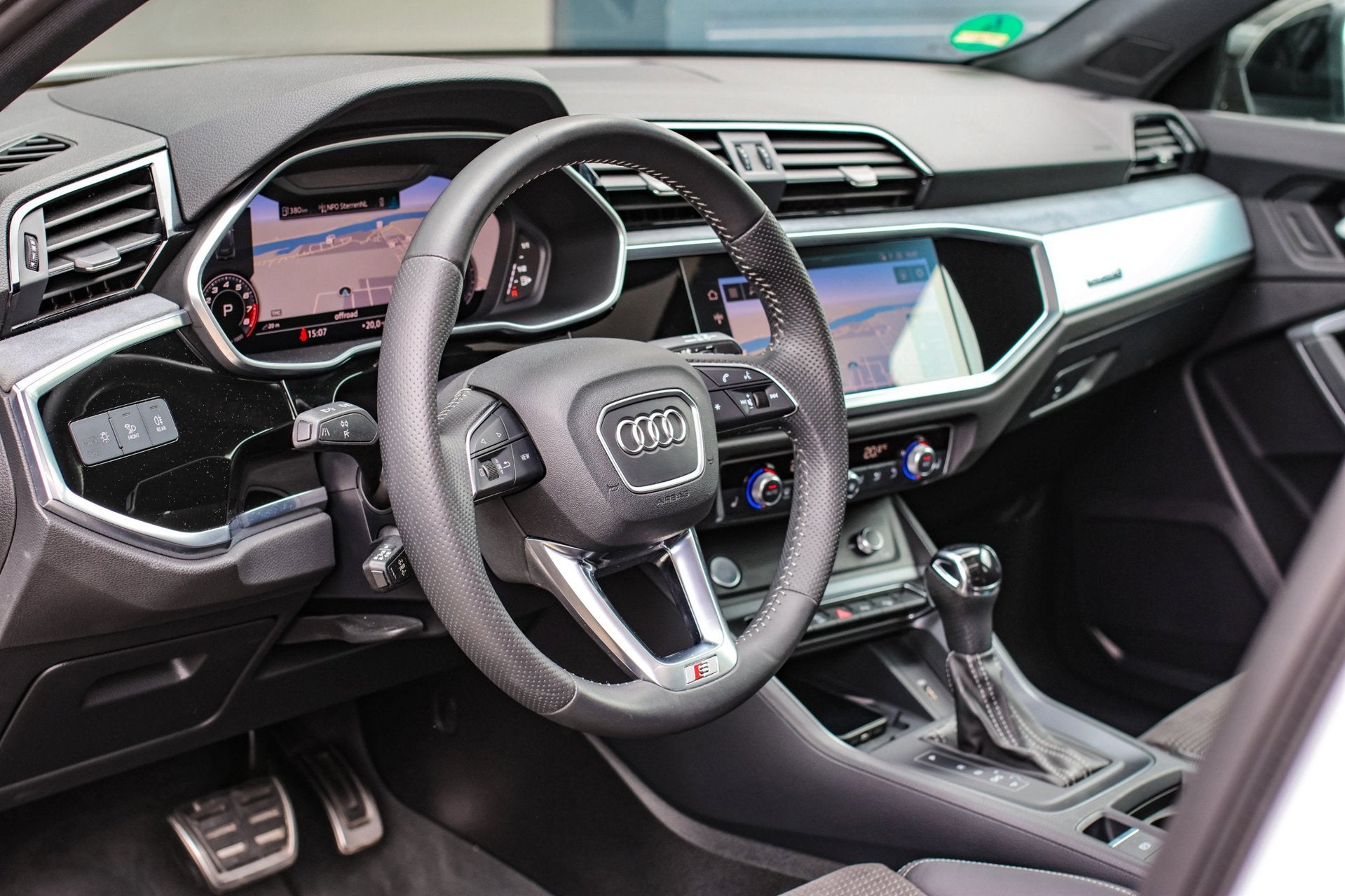 Audi Q3 40 TFSI Quattro S-Line *Pano*360 Camera*Keyless*Trek, Auto's, Audi, Automaat, Euro 6, 1984 cc, Leder en Stof