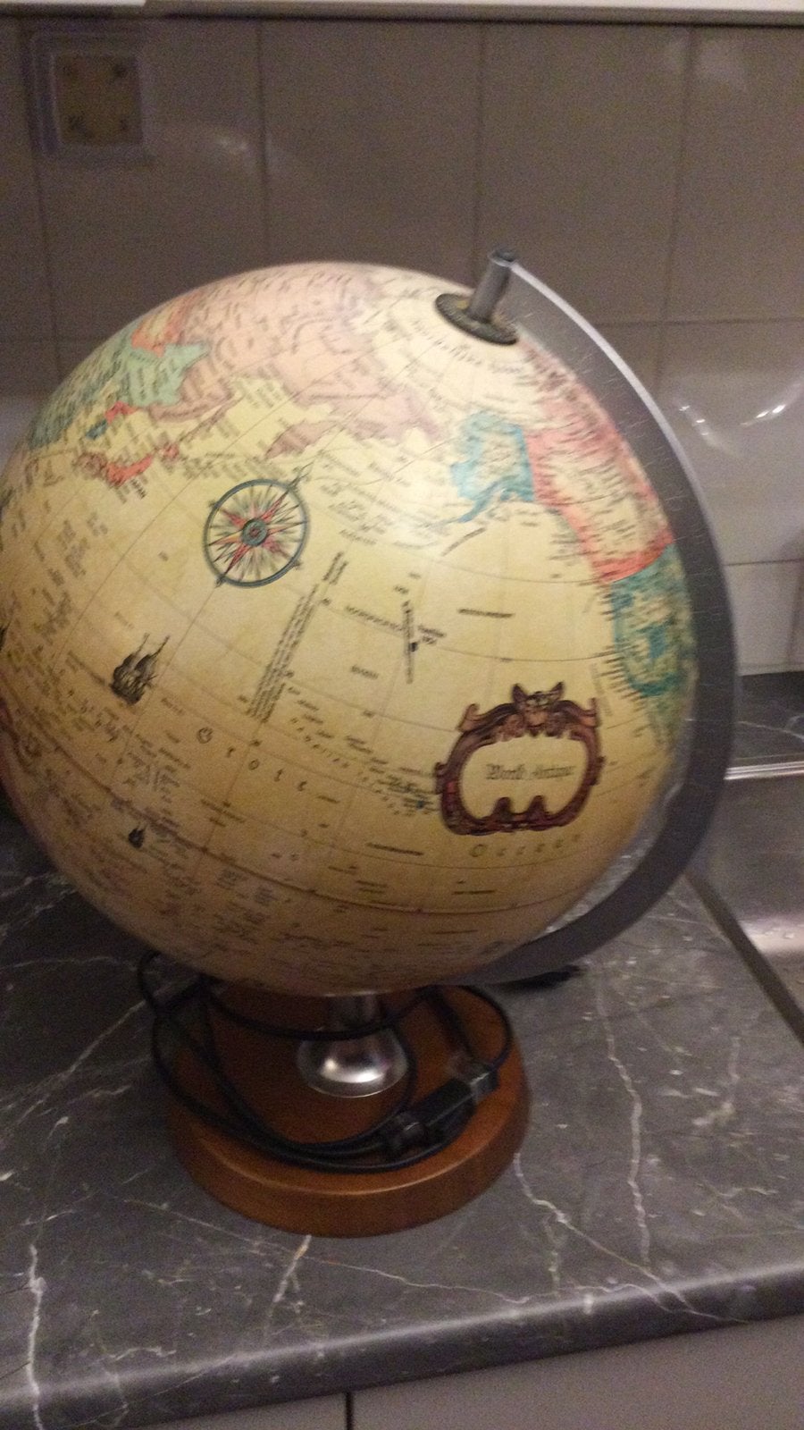 Mooie stalen globe van de wereld antieke oude globe, Ophalen of Verzenden, Zo goed als nieuw