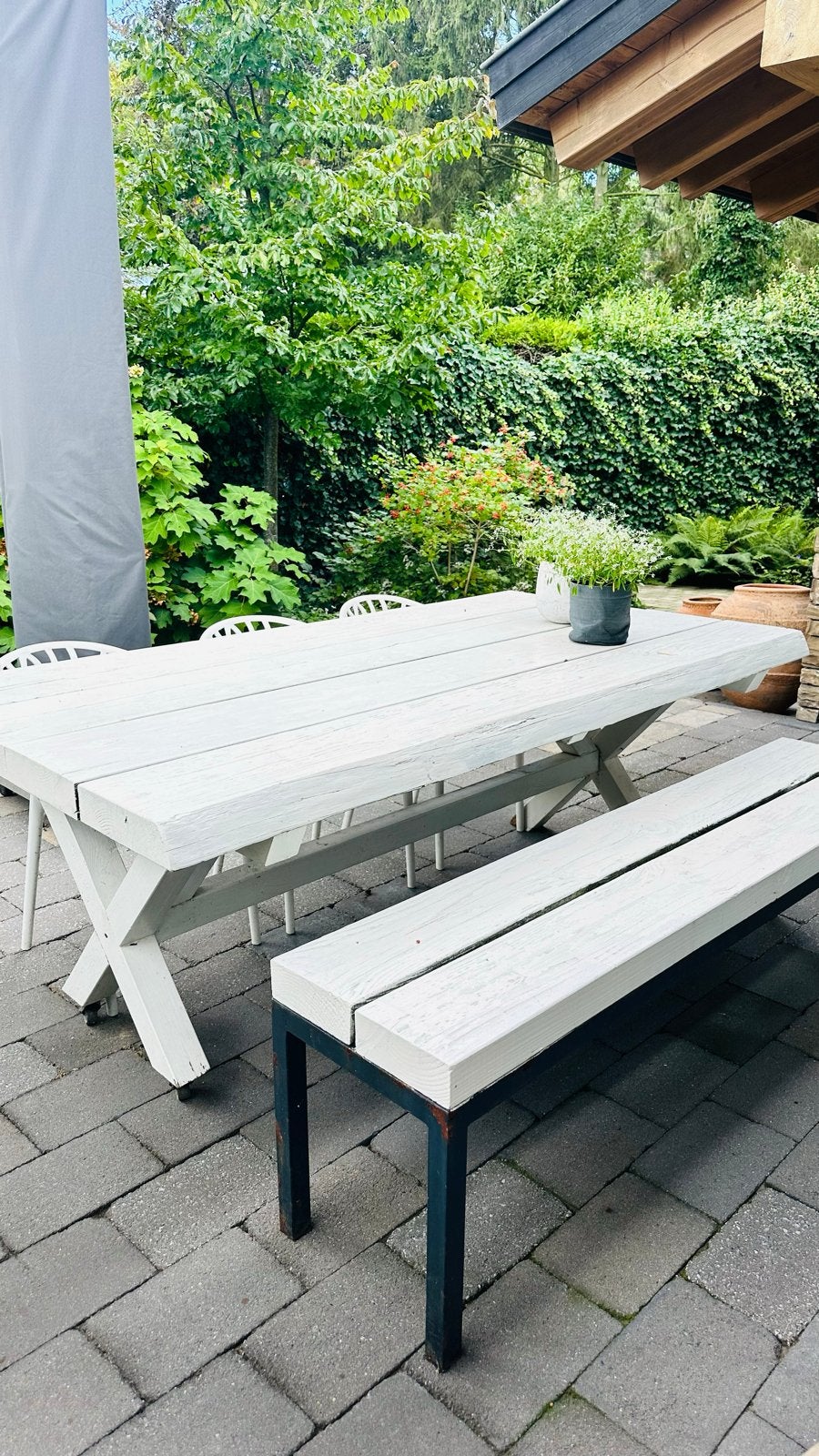 Zware witte buitentafel 110x210 met bank en 3 stoelen, Tuin en Terras, Ophalen, Gebruikt, Rechthoekig, Hout