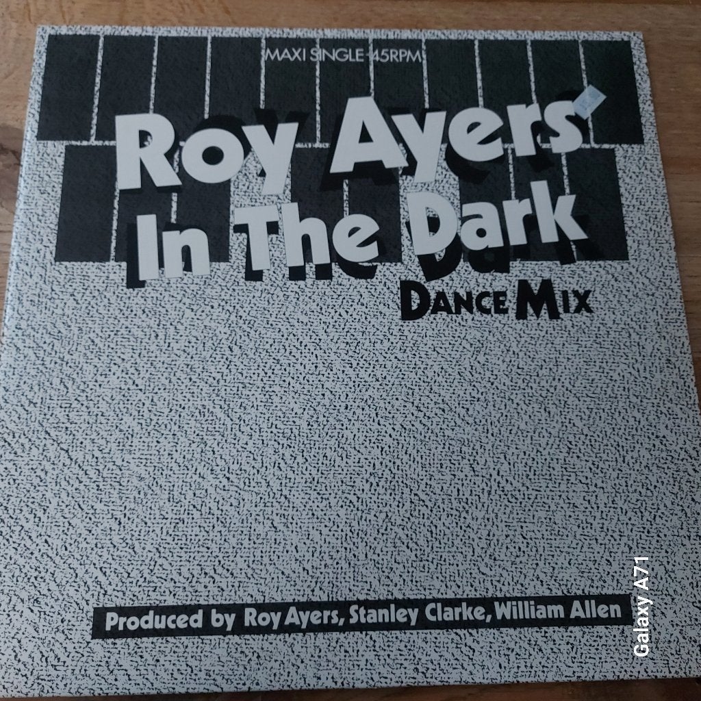 12 inch Maxisingel Roy Ayers - In The Dark  (1984), Gebruikt, Ophalen of Verzenden, Disco, Beschermende buitenhoes