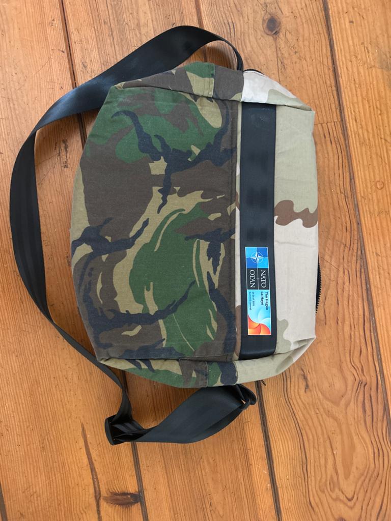 Camo schoudertas met NATO-patch, Sieraden, Tassen en Uiterlijk, Tassen | Rugtassen, Overige merken, Gebruikt, Minder dan 30 cm