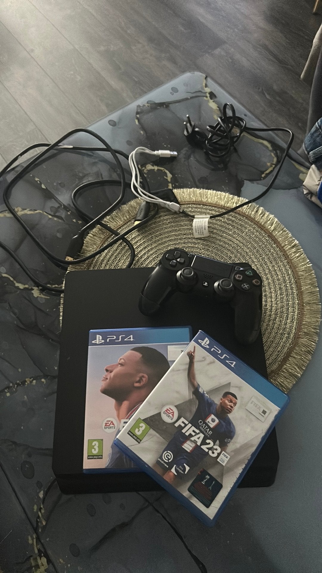 Ps4 slim 500gb met HDMI en conroller en fifa 22 en 23, Spelcomputers en Games, Ophalen, 500 GB, Met 1 controller, Slim