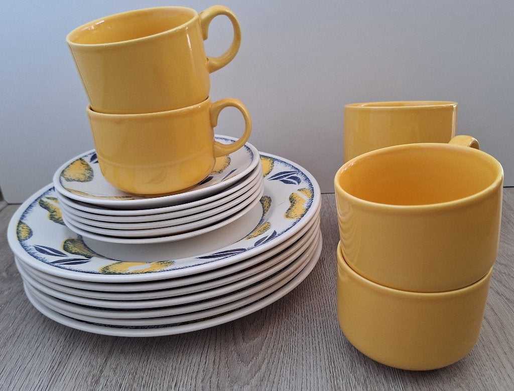 7 dinerborden en 6 kop en schotels Royal Wessex geel blauw, Ophalen, Gebruikt, Overige stijlen, Kop(pen) en/of Schotel(s)