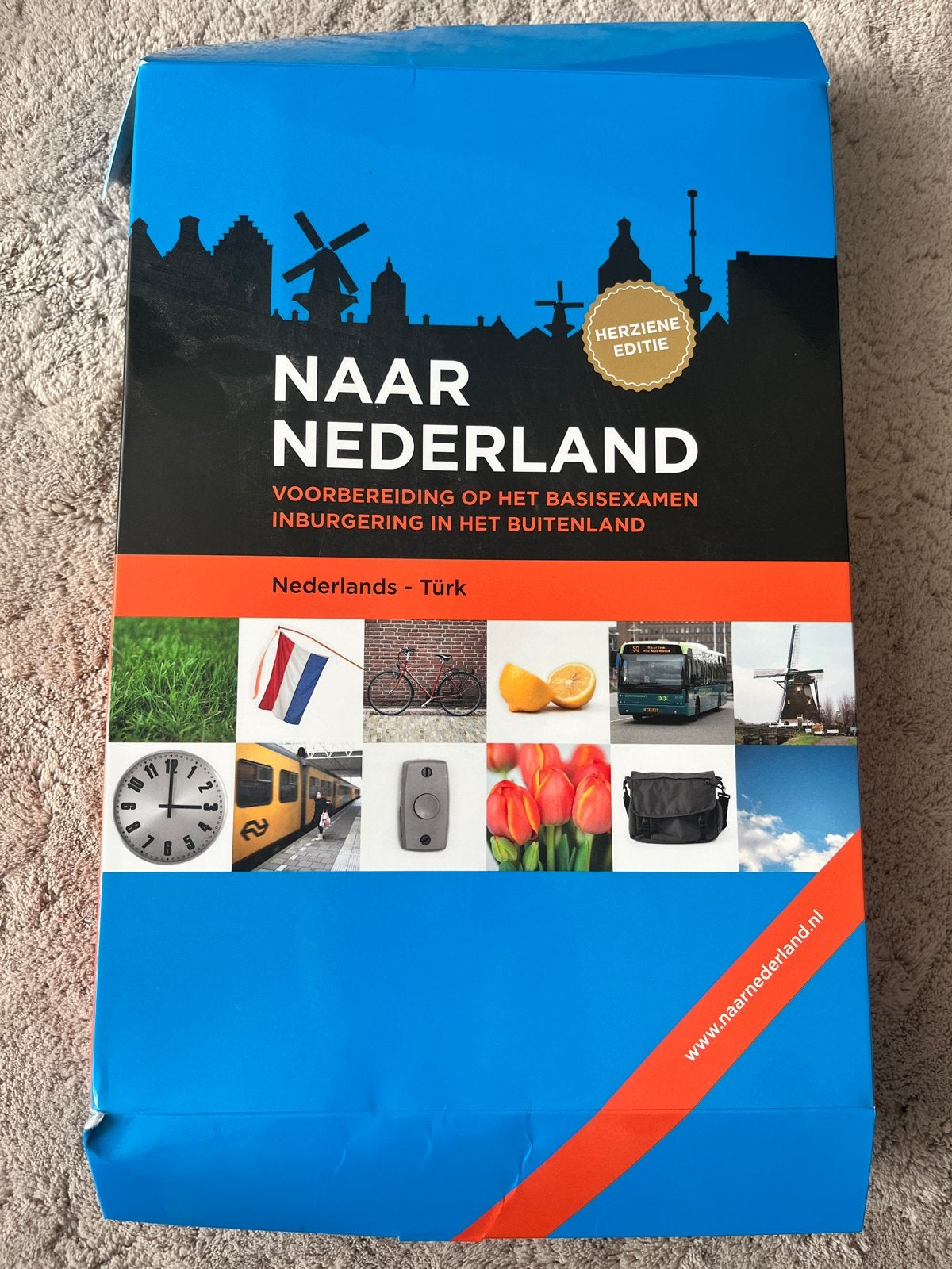Naar Nederland Inburgeringspakket - Nederlands, Boeken, Ophalen of Verzenden, Zo goed als nieuw, Non-fictie
