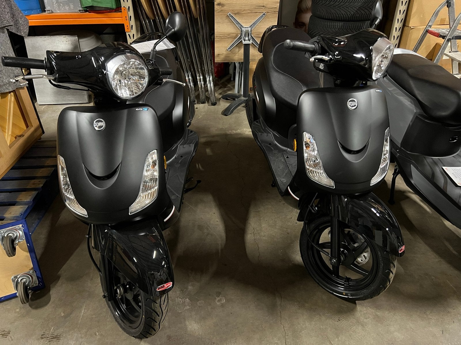 10 scooters 7 nieuw 3 gebruikt Peugeot Kisbee Sym fyddle, Ophalen, Nieuw, Benzine