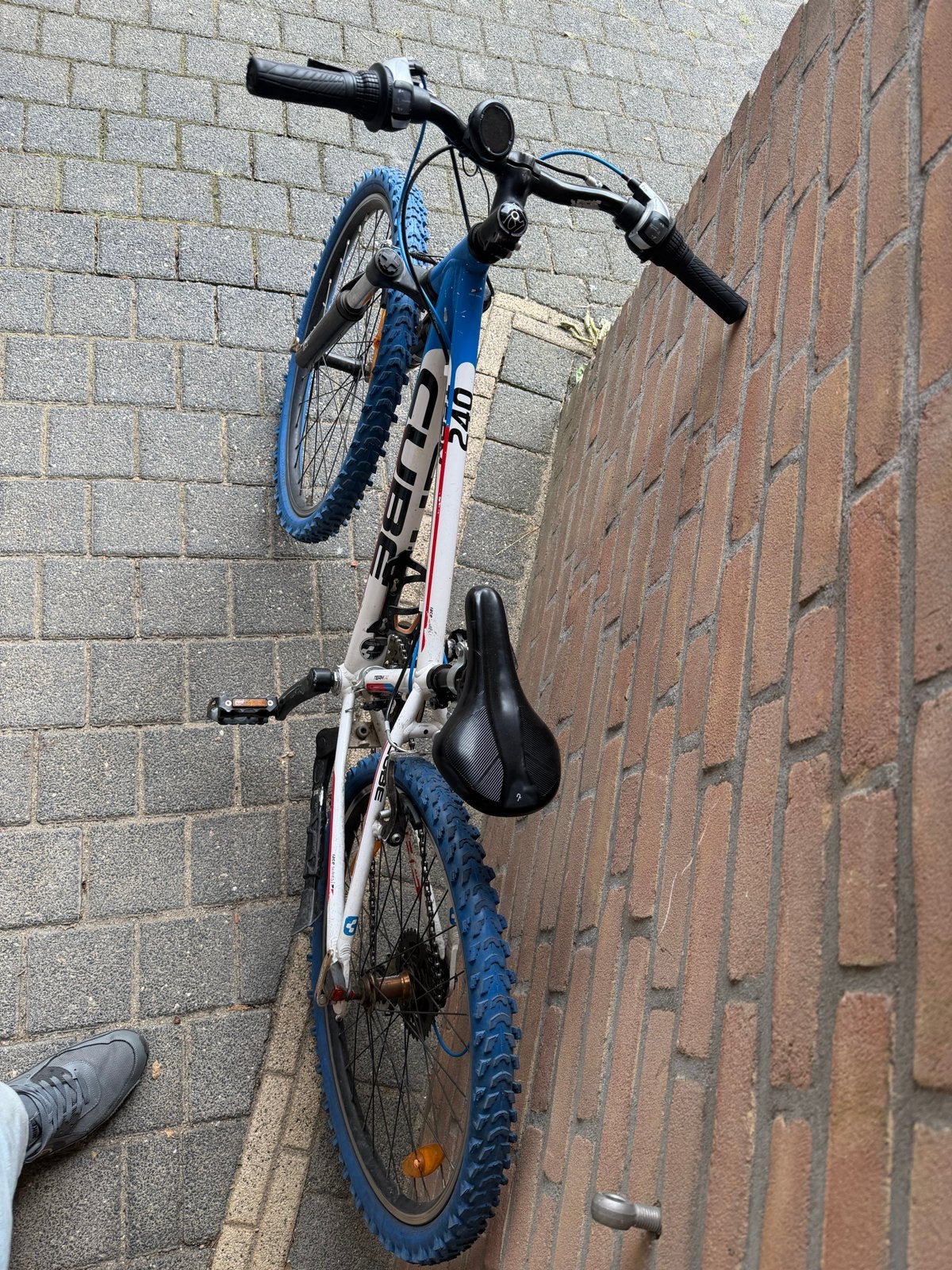 Cube 240 Team Series Kinderfiets, Fietsen en Brommers, Fietsen | Heren | Herenfietsen, Gebruikt, Velgrem, Versnellingen, Minder dan 49 cm