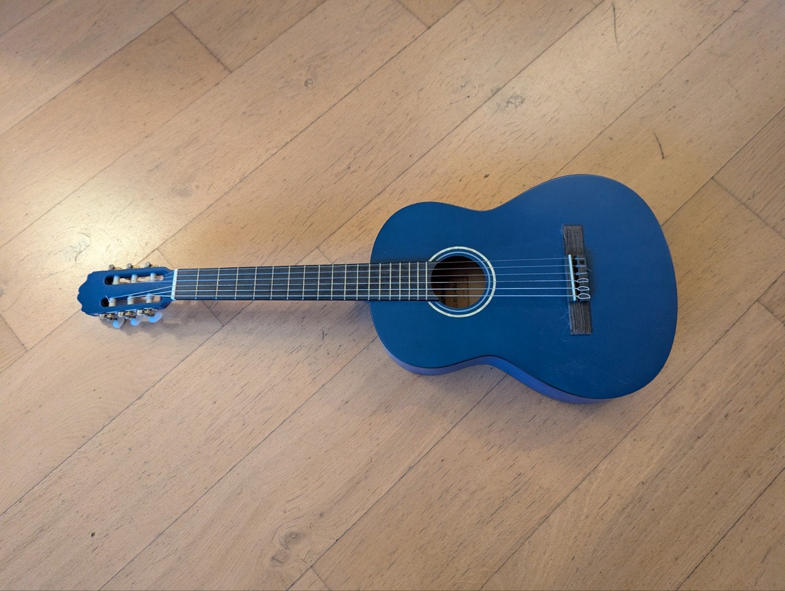 Blauwe klassieke gitaar - Ideaal voor beginners!, Ophalen, Gebruikt, Klassieke of Spaanse gitaar