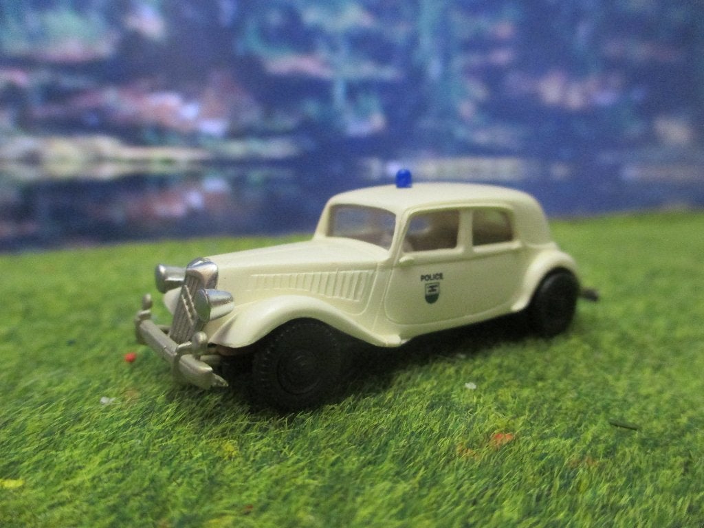 Citroën TA 11CV Traction Avant - Brekina Politie Zwitserland, Hobby en Vrije tijd, Modelauto's | 1:87, Ophalen of Verzenden, Zo goed als nieuw