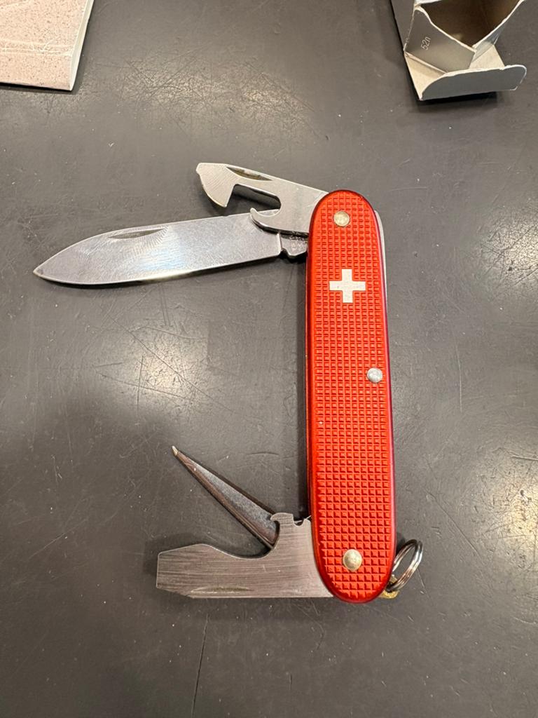 Victorinox Pioneer Alox rood old cross zwitsers zakmes, Ophalen of Verzenden, Zo goed als nieuw