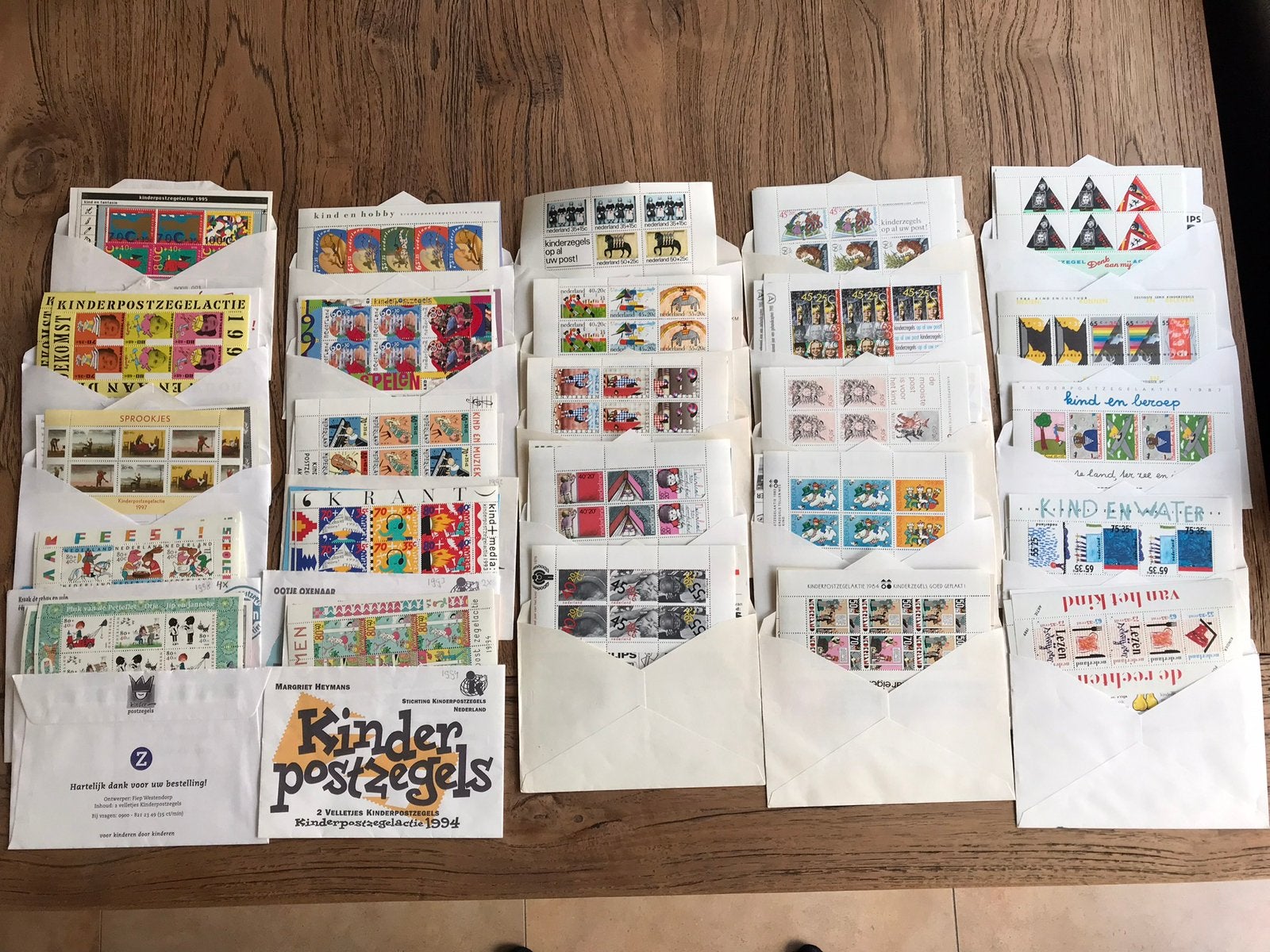 Velletjes kinderpostzegels van 1975 t/m 1999, Postzegels en Munten, Postzegels | Nederland, Ophalen of Verzenden