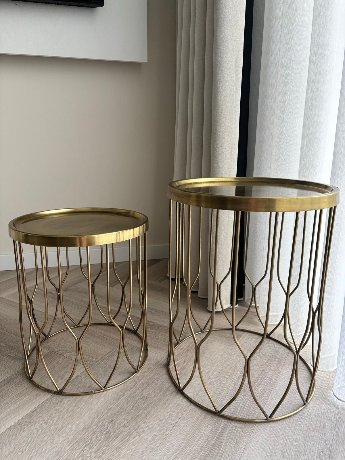 Set van 2 gouden bijzettafels, Huis en Inrichting, Minder dan 55 cm, Metaal of Aluminium, Rond, Zo goed als nieuw