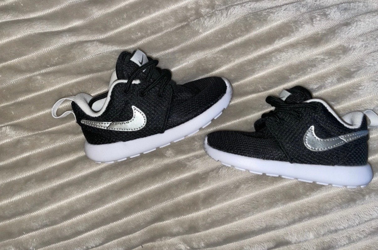 Nieuwe Nike schoentjes maat 21 - Zwart, Schoentjes, Nieuw, Ophalen of Verzenden, Jongetje