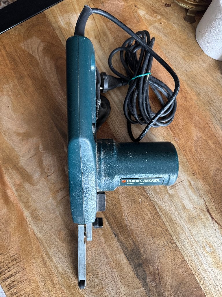 Black & Decker KA290 bandschuurmachine 350W, Ophalen of Verzenden, Gebruikt, 600 tot 1200 watt, Bandschuurmachine