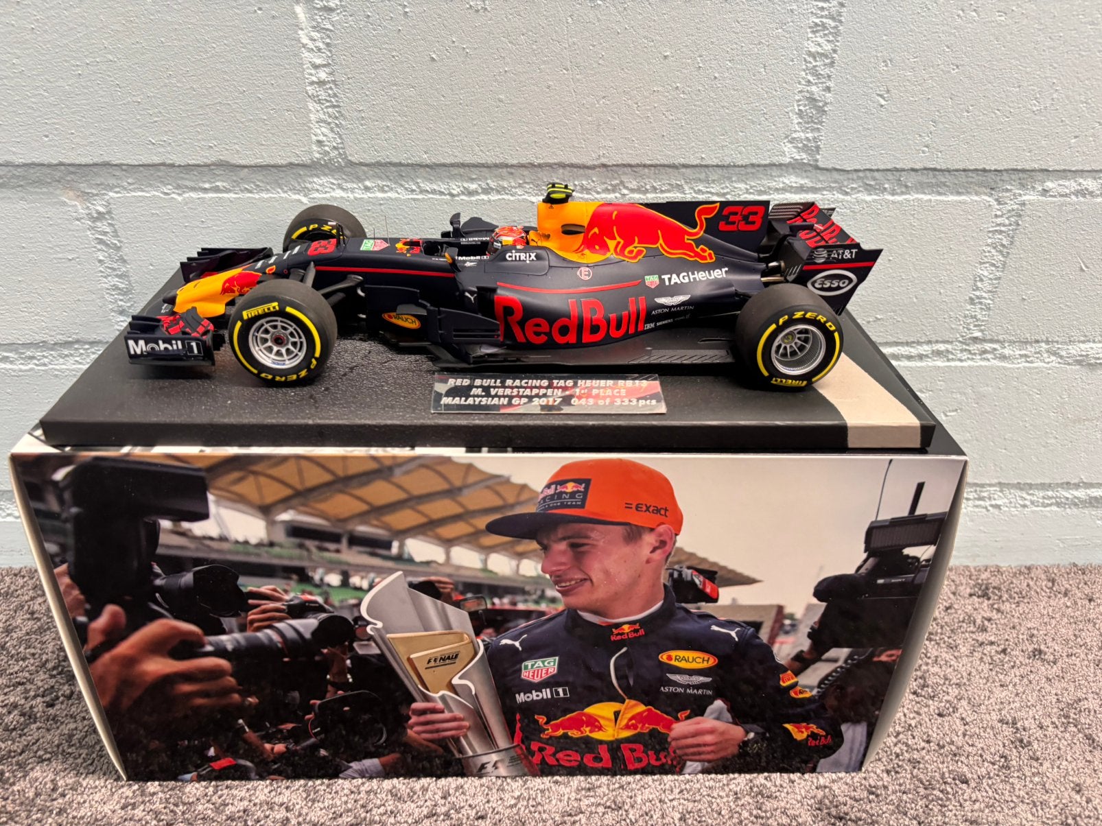 Max verstappen RB13 winner maleisie 2017 1:18 model, Ophalen of Verzenden, Zo goed als nieuw, Formule 1