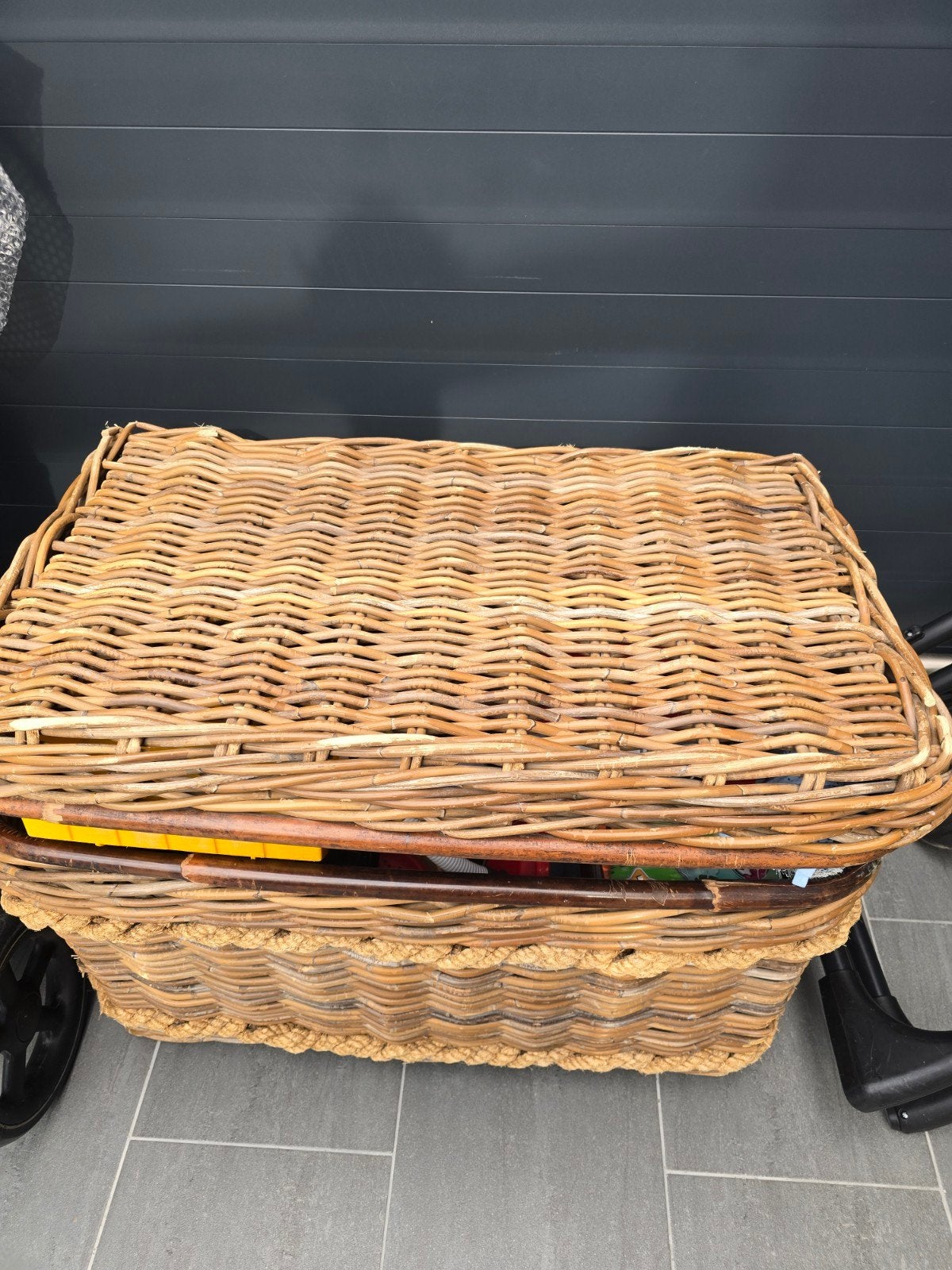 Grote rieten opbergmand, Ophalen, Gebruikt