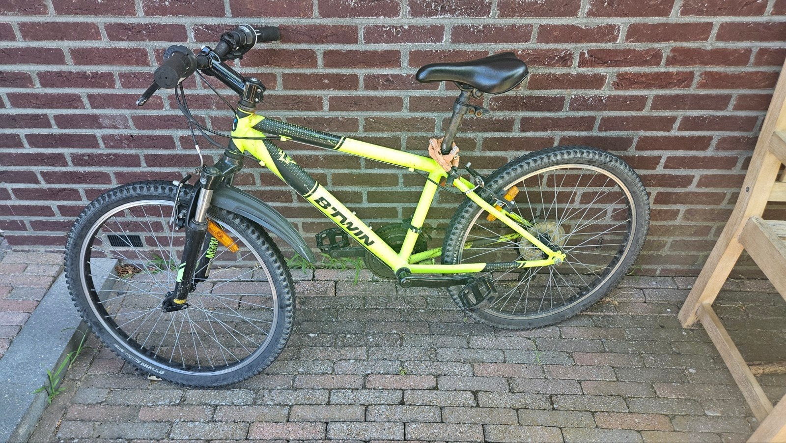 B'Twin Rockrider 300 Mountainbike - Neon Geel, Fietsen en Brommers, 20 inch of meer, Gebruikt, Schijfrem, Ophalen