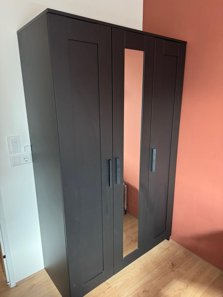 IKEA Brimnes Kast met Spiegel, Ophalen, Met deur(en), Gebruikt, 100 tot 150 cm