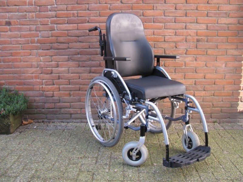Excel luxe rolstoel 65cm arm en druksteunen zijn verstelbaar, Diversen, Rolstoelen, Ophalen, Inklapbaar, Zo goed als nieuw, Duwrolstoel