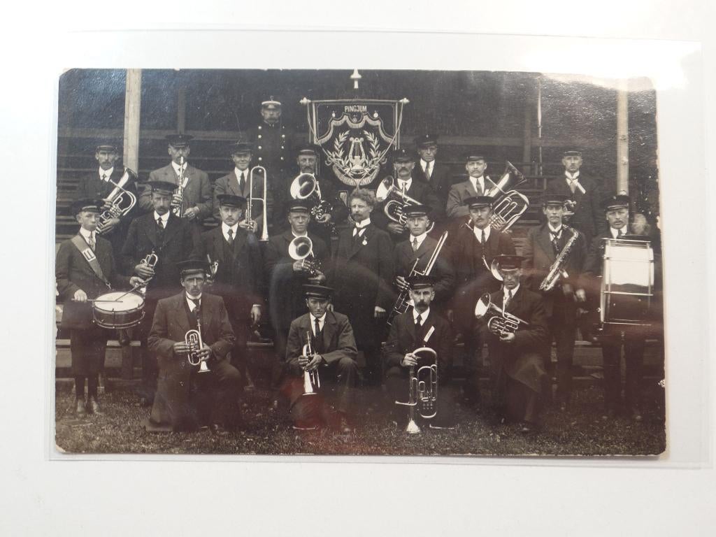 Fotokaart Pingjum korps / Fanfare, Verzamelen, Verzenden, 1920 tot 1940, Gelopen, Friesland