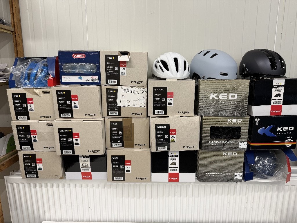 24 nieuwe fietshelmen ABUS, MET en KED, M, Nieuw, Ophalen of Verzenden, ABUS